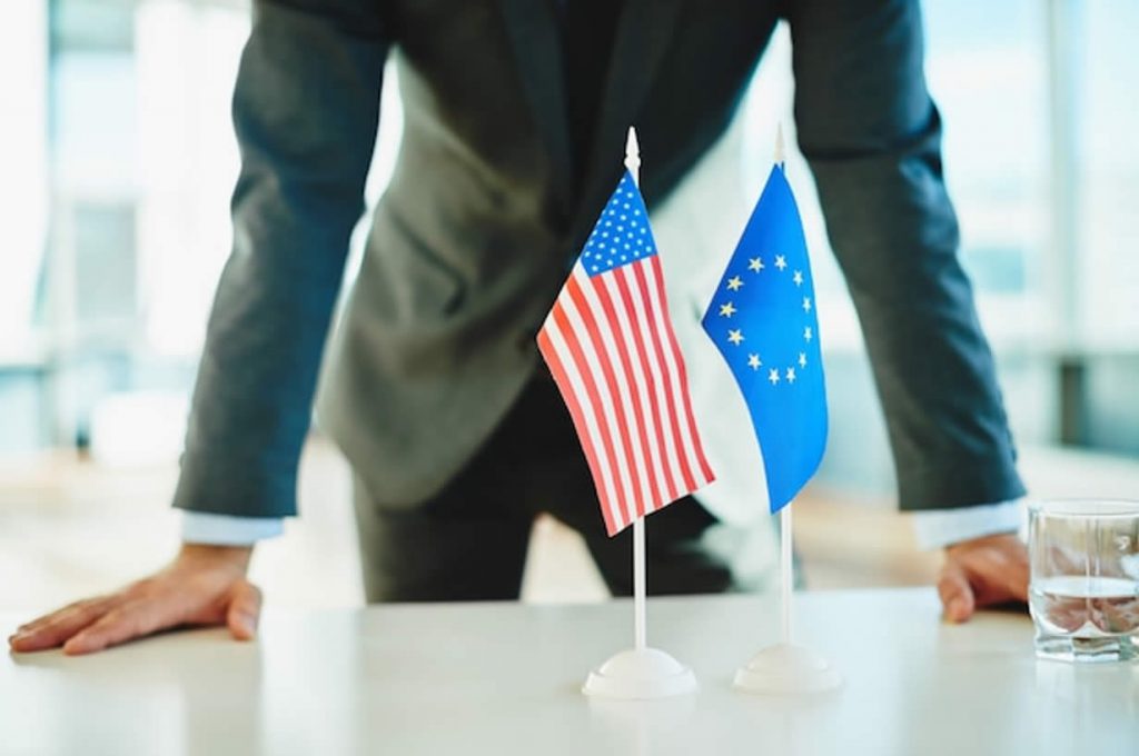 Americká vlajka jako symbol pro adequacy decision | Encyklopedie cloudu ORBIT